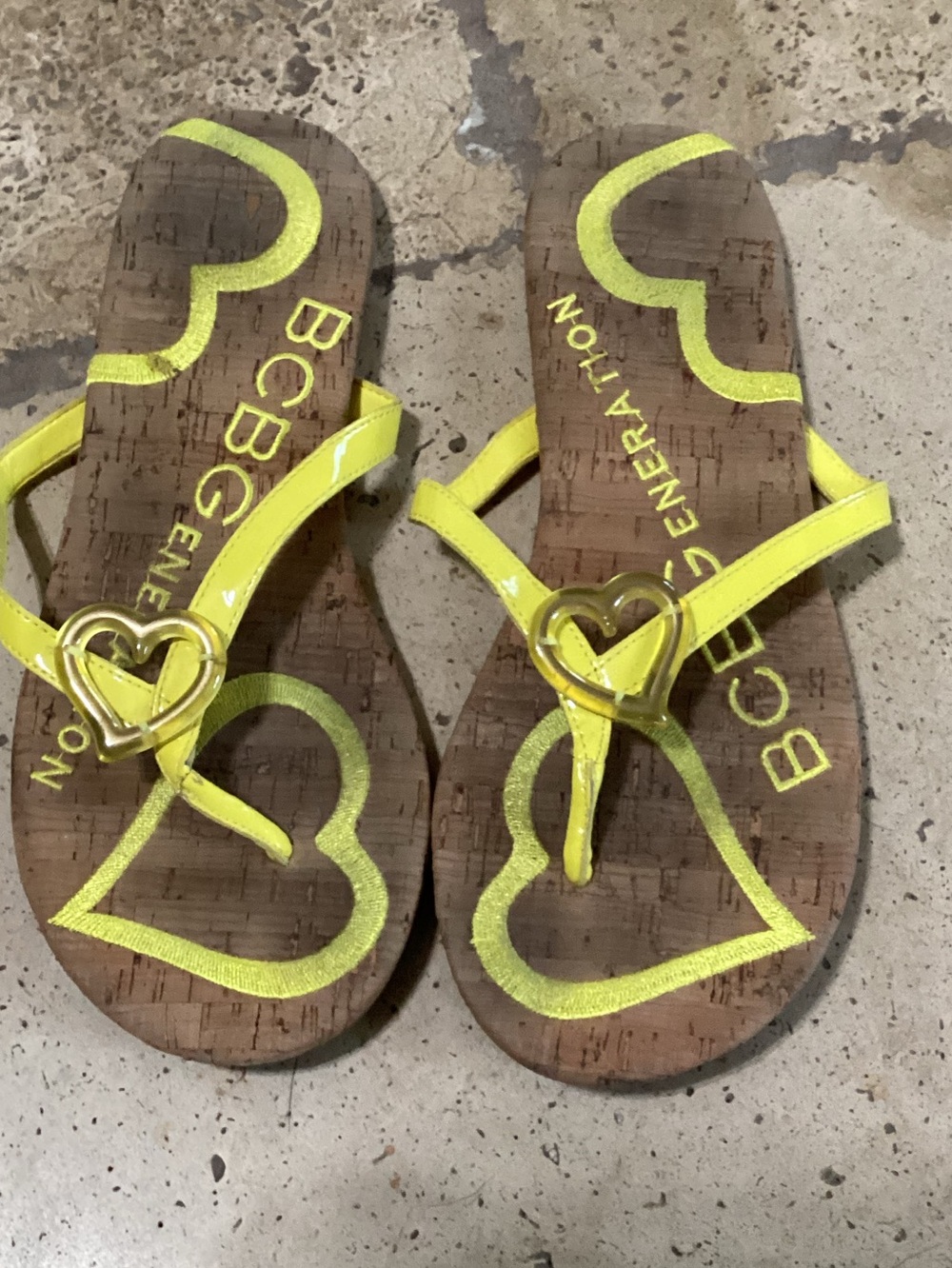BCBGENERATION Yellow Heart Flat Thong Sandals Size 7B
